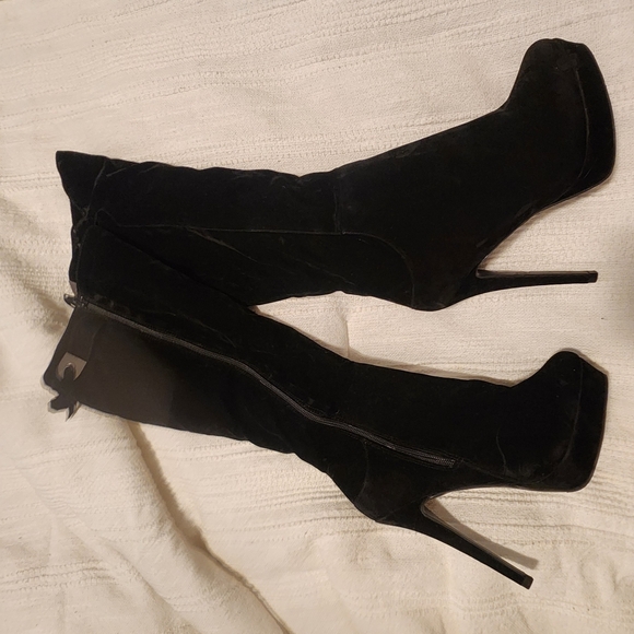 Black suede above the knee boot - Picture 4 of 4